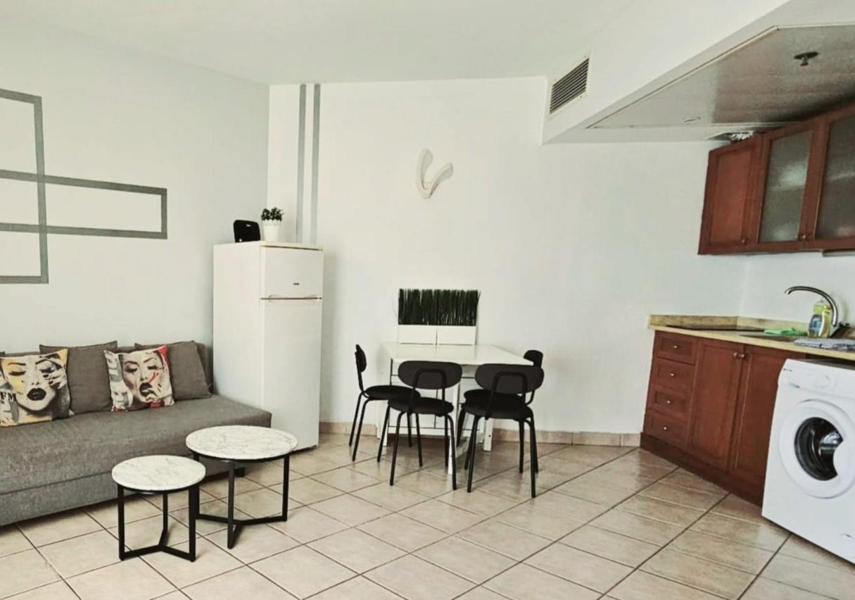 בת ים Go To Apartments In Leonardo חדר תמונה